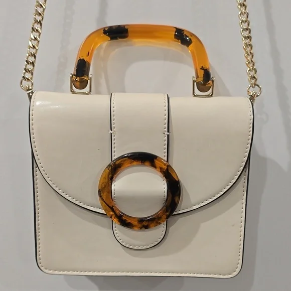 TOPSHOP Capri Buckle Crossbody Bag in Beige, Tortoise Shell Details, Gold Chain - Picture 3 of 16
